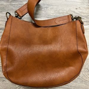 Universal Thread Shoulder Bag. Faux leather. Brown.